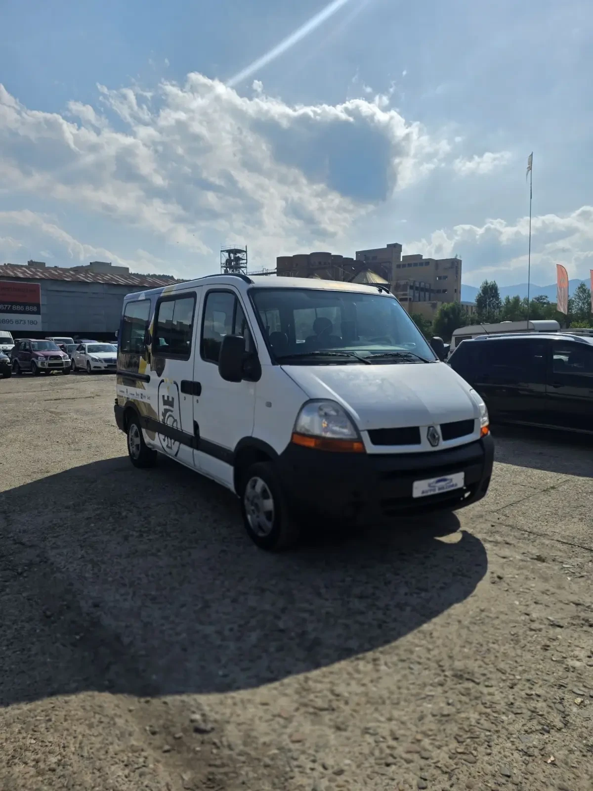 Renault Master 2.5dci 8места клима, снимка 2 - Бусове и автобуси - 55367560