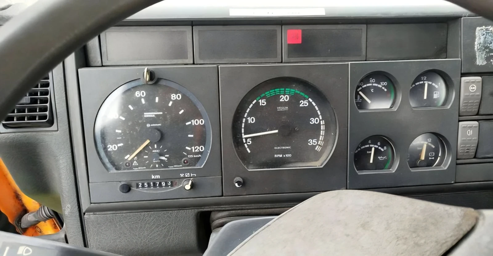 Iveco Eurocargo 180E24 самосвал снегорин  - изображение 9