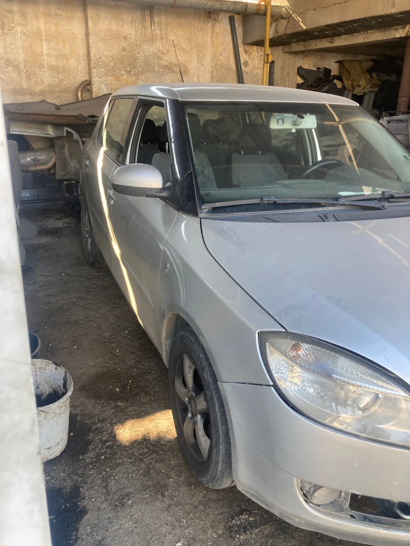 Skoda Fabia 1.6I, снимка 2 - Автомобили и джипове - 46614461