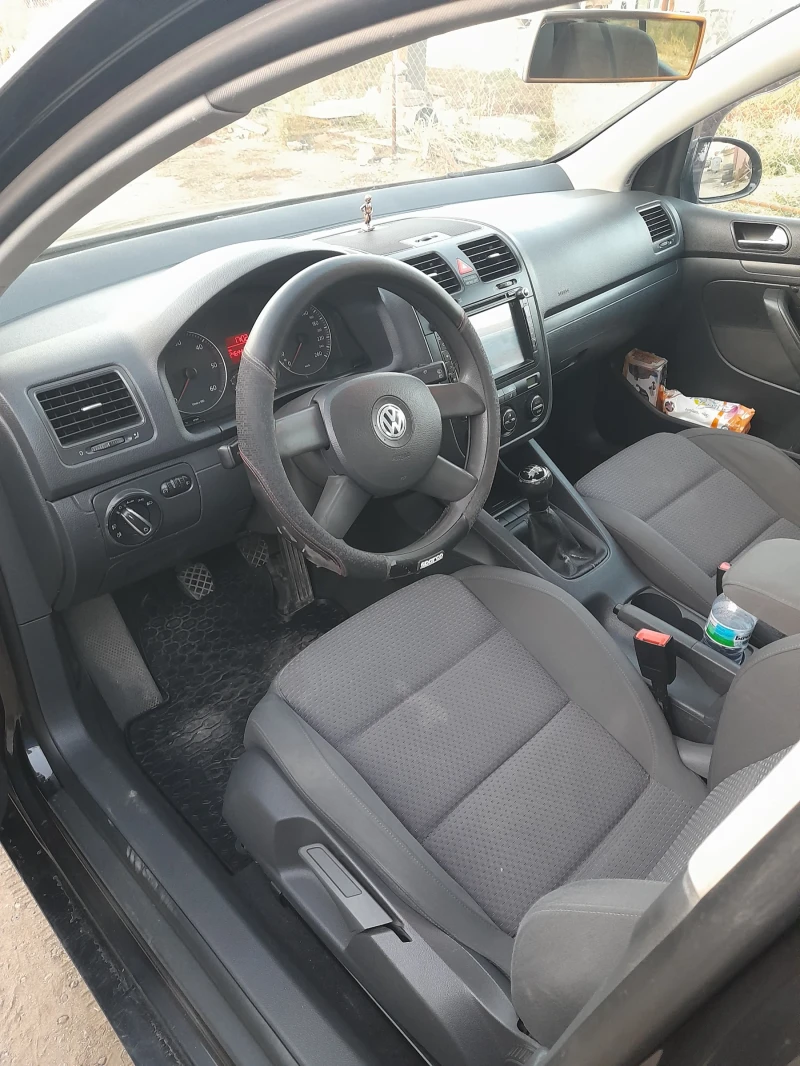 VW Golf 5, снимка 6 - Автомобили и джипове - 47752659