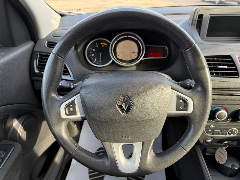 Renault Megane 1.5 DCI, снимка 12 - Автомобили и джипове - 48442485