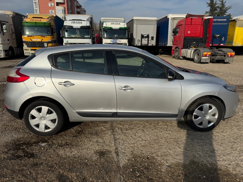 Renault Megane 1.5 DCI, снимка 5 - Автомобили и джипове - 48442485