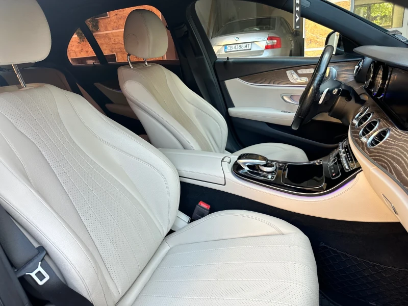 Mercedes-Benz E 300 AMG 4matic , снимка 12 - Автомобили и джипове - 51369435