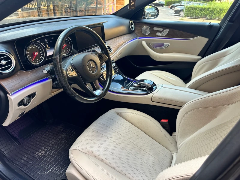 Mercedes-Benz E 300 AMG 4matic , снимка 11 - Автомобили и джипове - 51369435