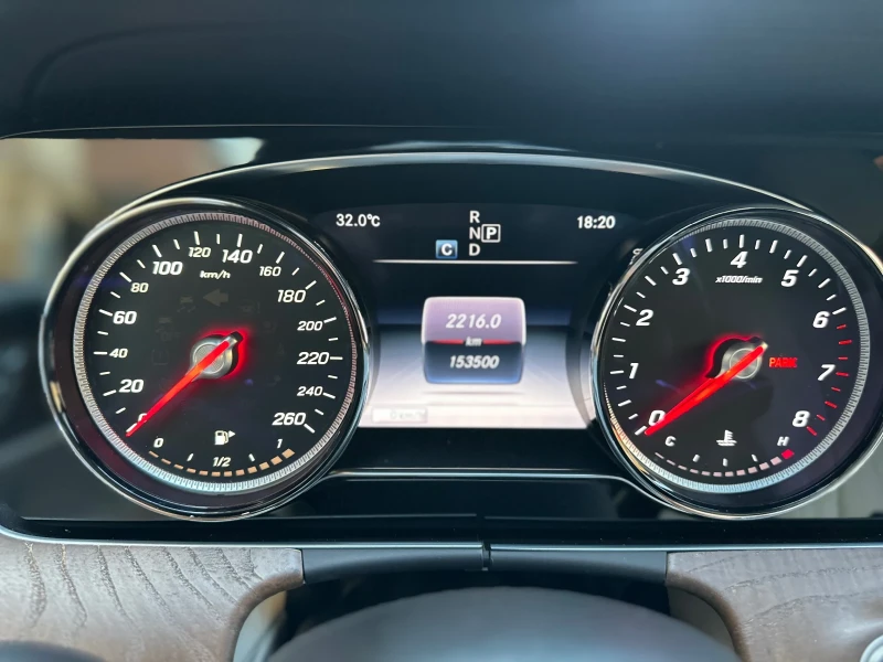 Mercedes-Benz E 300 AMG 4matic , снимка 15 - Автомобили и джипове - 51369435