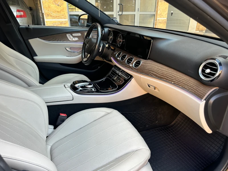 Mercedes-Benz E 300 AMG 4matic , снимка 13 - Автомобили и джипове - 51369435