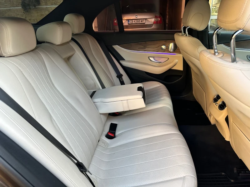Mercedes-Benz E 300 AMG 4matic , снимка 14 - Автомобили и джипове - 51369435