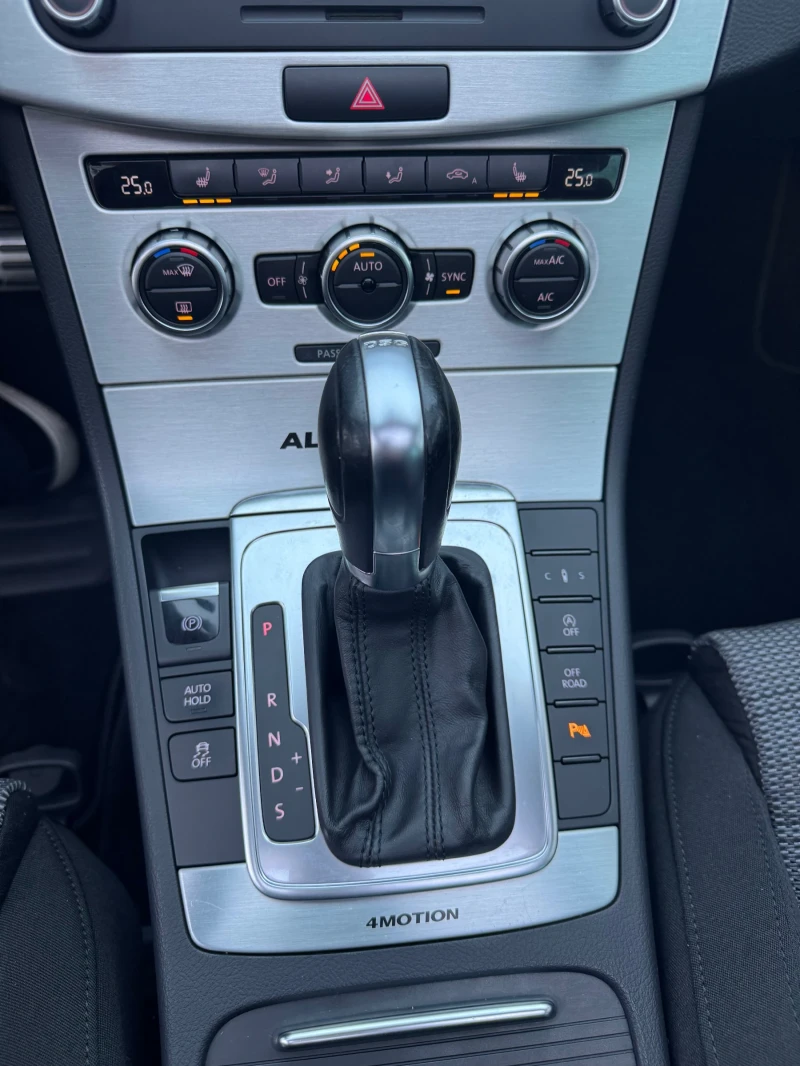 VW Passat ALLTRACK::ОБСЛУЖЕНА!!!, снимка 14 - Автомобили и джипове - 52353860