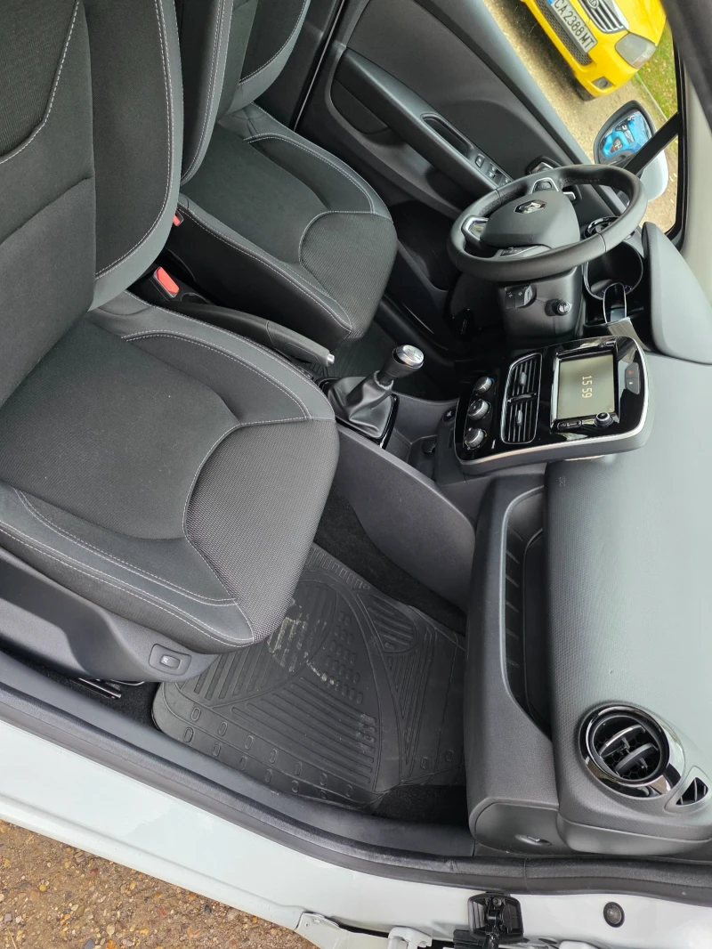 Renault Clio Комби, снимка 5 - Автомобили и джипове - 52368913