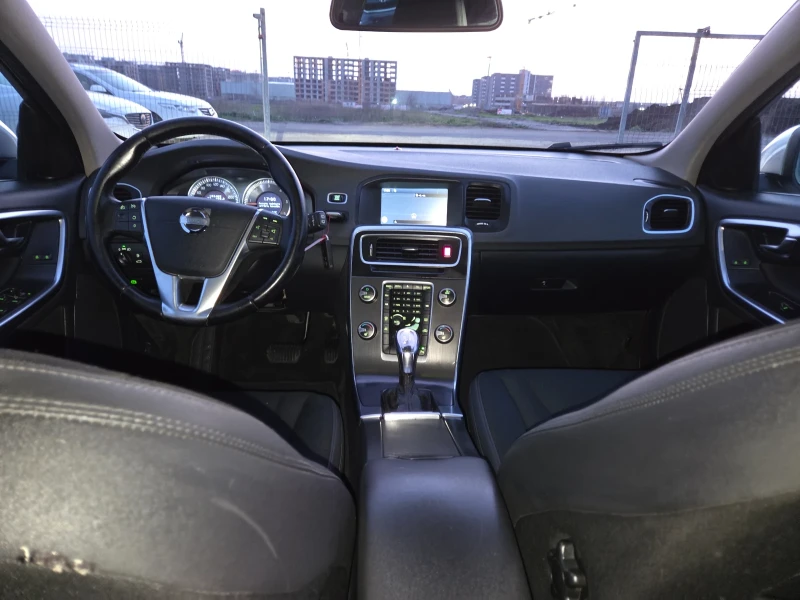 Volvo V60 Cross Country 2.4 D4 AWD, снимка 12 - Автомобили и джипове - 52506516