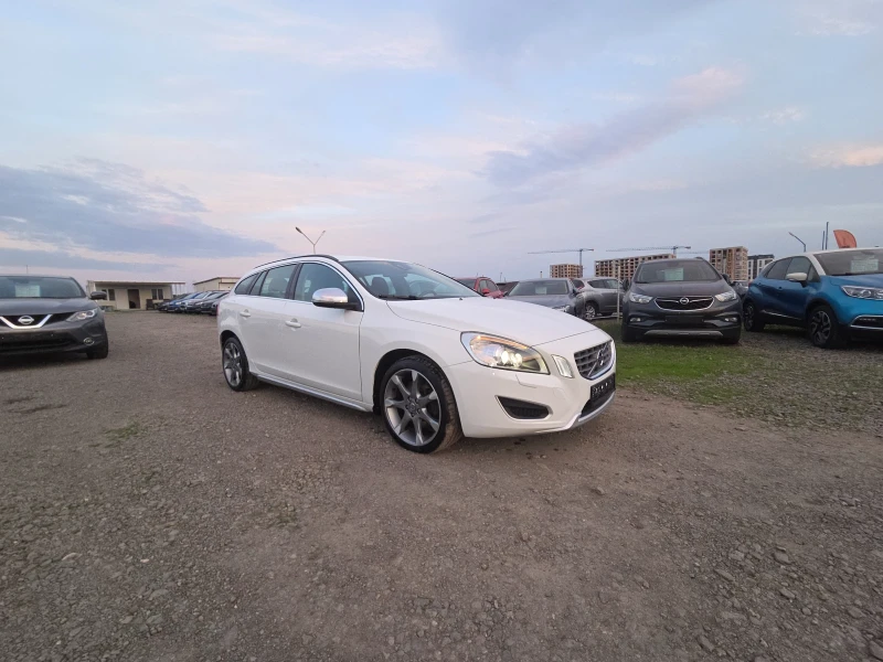 Volvo V60 Cross Country 2.4 D4 AWD, снимка 3 - Автомобили и джипове - 52506516