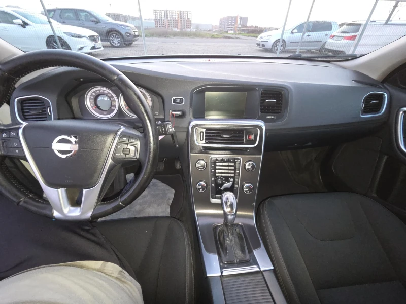 Volvo V60 Cross Country 2.4 D4 AWD, снимка 8 - Автомобили и джипове - 52506516