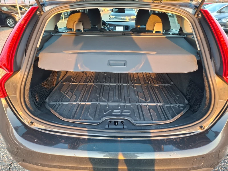 Volvo V60 2, 0 D4 Summum Geartronic, снимка 11 - Автомобили и джипове - 52860476
