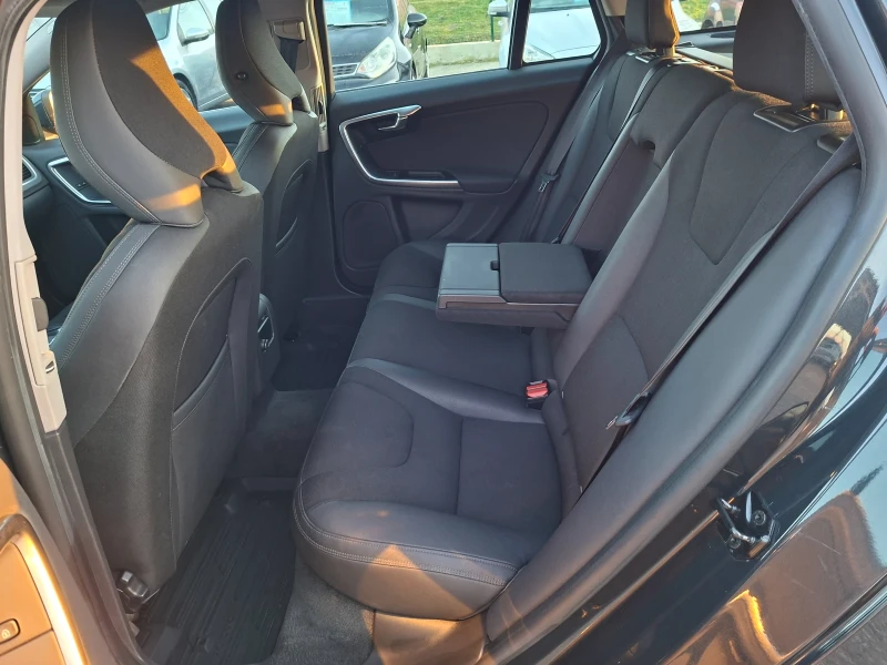Volvo V60 2, 0 D4 Summum Geartronic, снимка 15 - Автомобили и джипове - 52860476