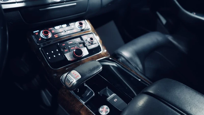 Audi A8 4.0T* TFSI* QUATTRO* АвтоКредит* (ЦЕНА ДО БГ), снимка 10 - Автомобили и джипове - 53079278