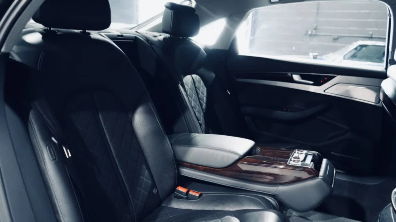 Audi A8 4.0T* TFSI* QUATTRO* АвтоКредит* (ЦЕНА ДО БГ), снимка 16 - Автомобили и джипове - 53079278