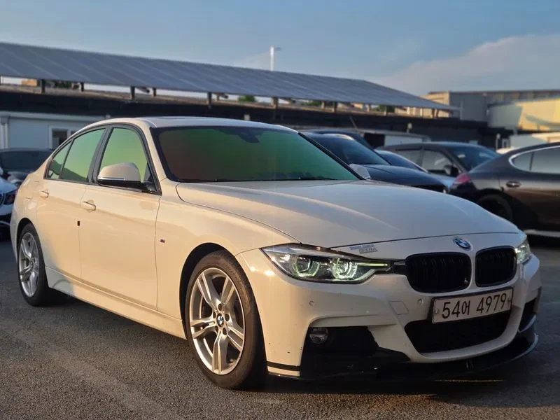 BMW 330 I M Sports, снимка 4 - Автомобили и джипове - 56099013