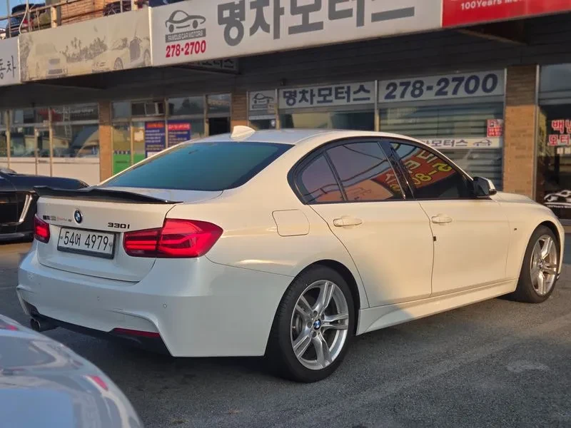 BMW 330 I M Sports, снимка 6 - Автомобили и джипове - 56099013