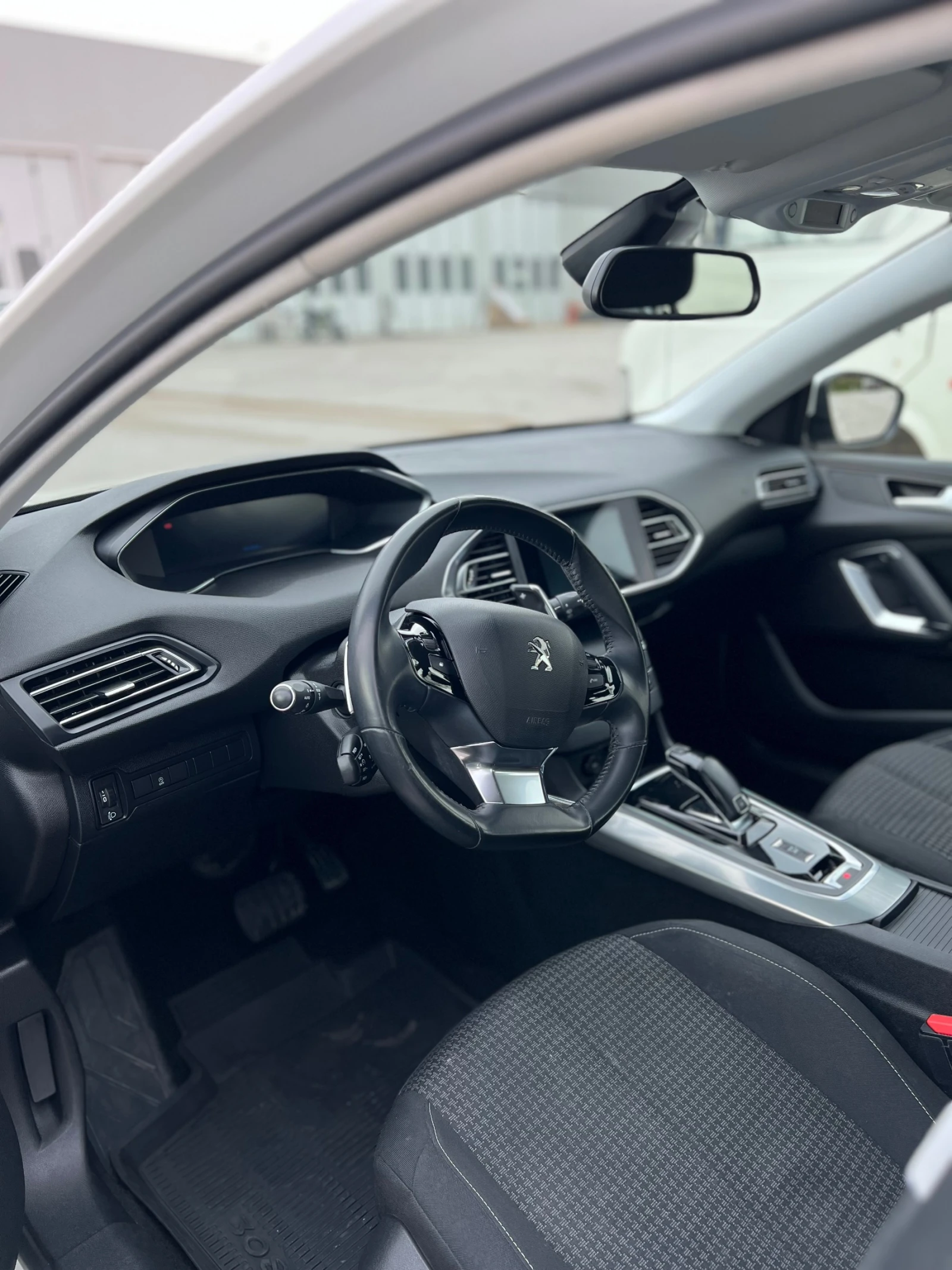 Peugeot 308 1.5HDI* Автоматик* DIGITAL* КАМЕРА* WAZE* Гаранция - изображение 10