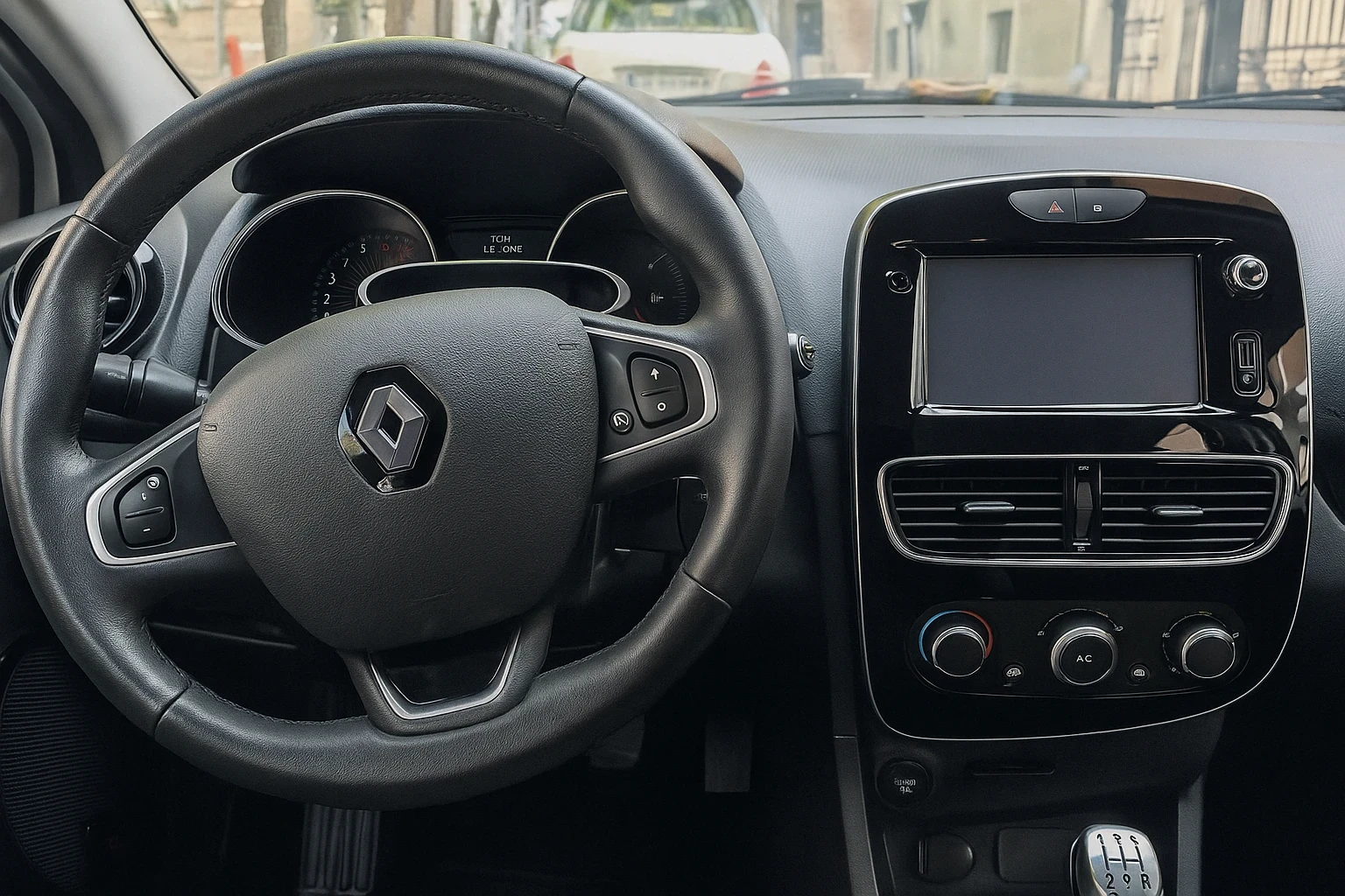 Renault Clio 0.9 Facelift - изображение 9
