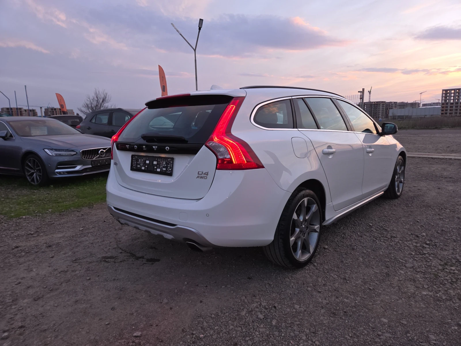 Volvo V60 Cross Country 2.4 D4 AWD - изображение 5