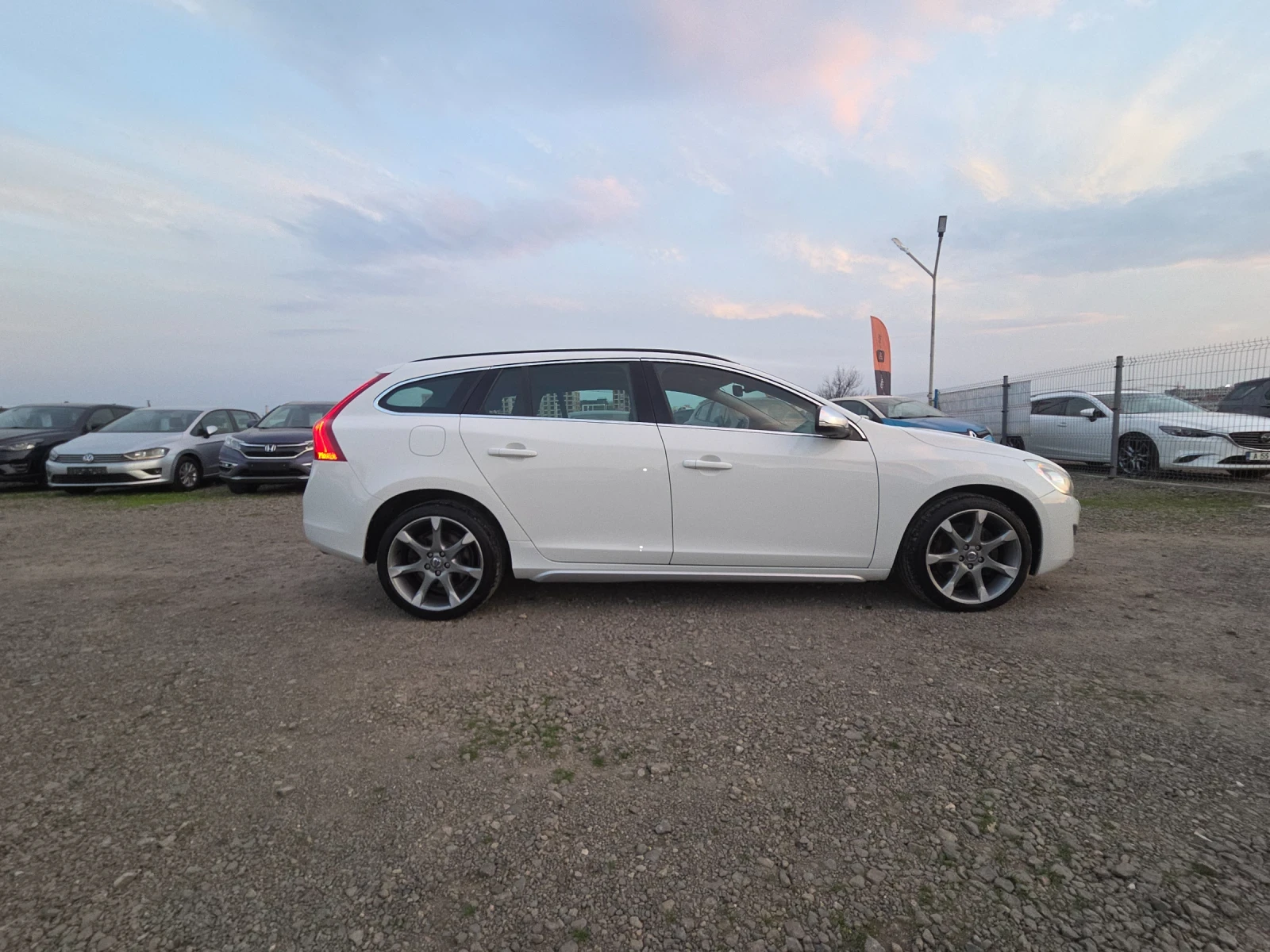 Volvo V60 Cross Country 2.4 D4 AWD - изображение 7