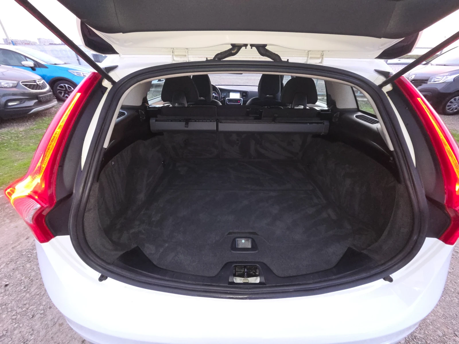 Volvo V60 Cross Country 2.4 D4 AWD | Mobile.bg   14