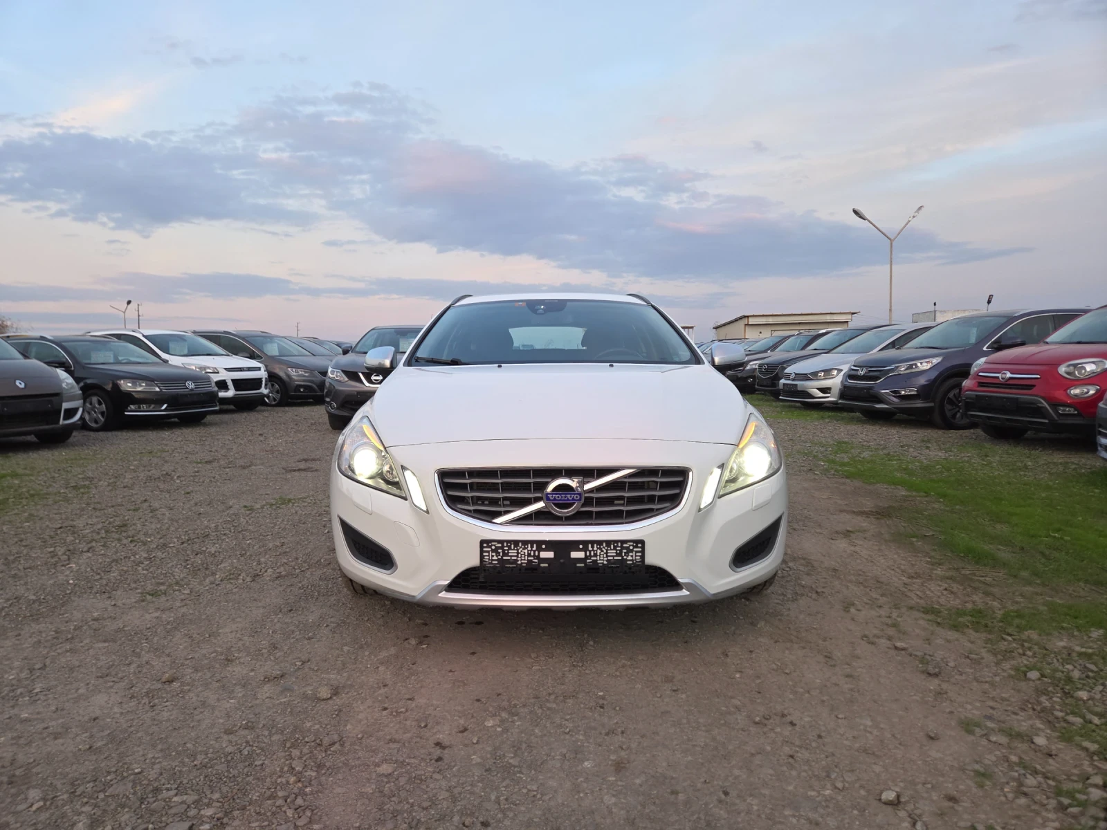 Volvo V60 Cross Country 2.4 D4 AWD - изображение 2