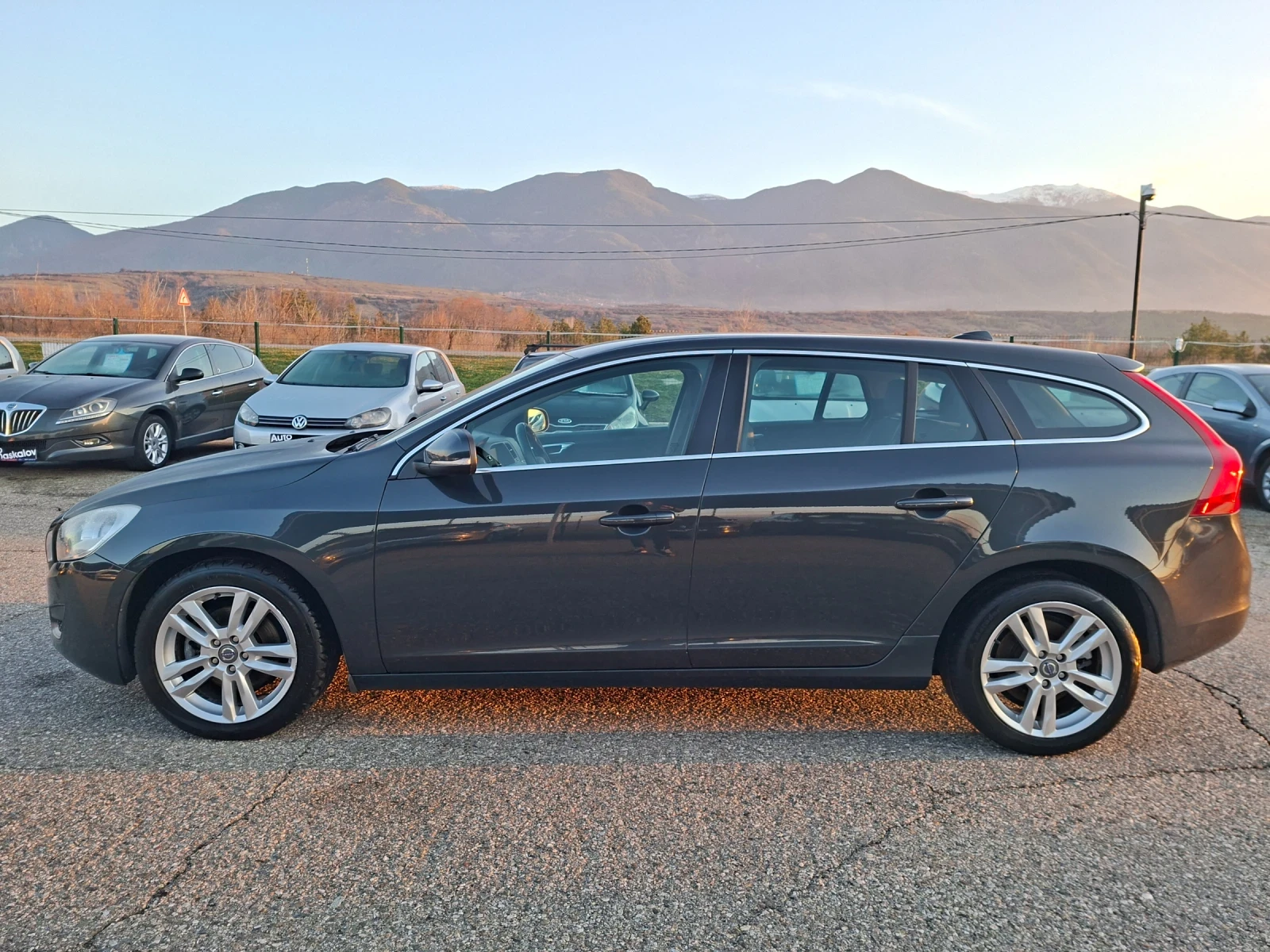 Volvo V60 2, 0 D4 Summum Geartronic - изображение 8