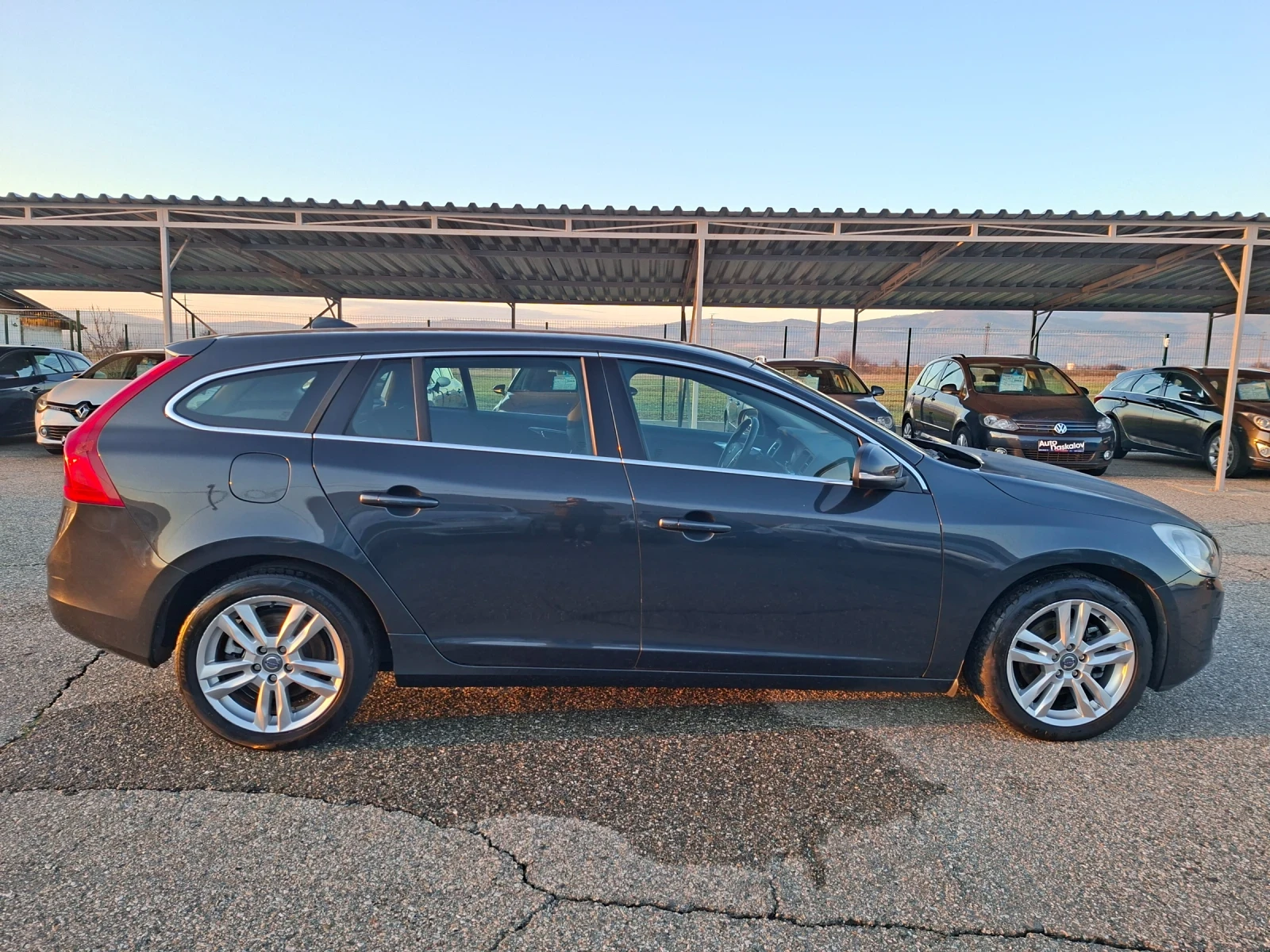 Volvo V60 2, 0 D4 Summum Geartronic - изображение 4