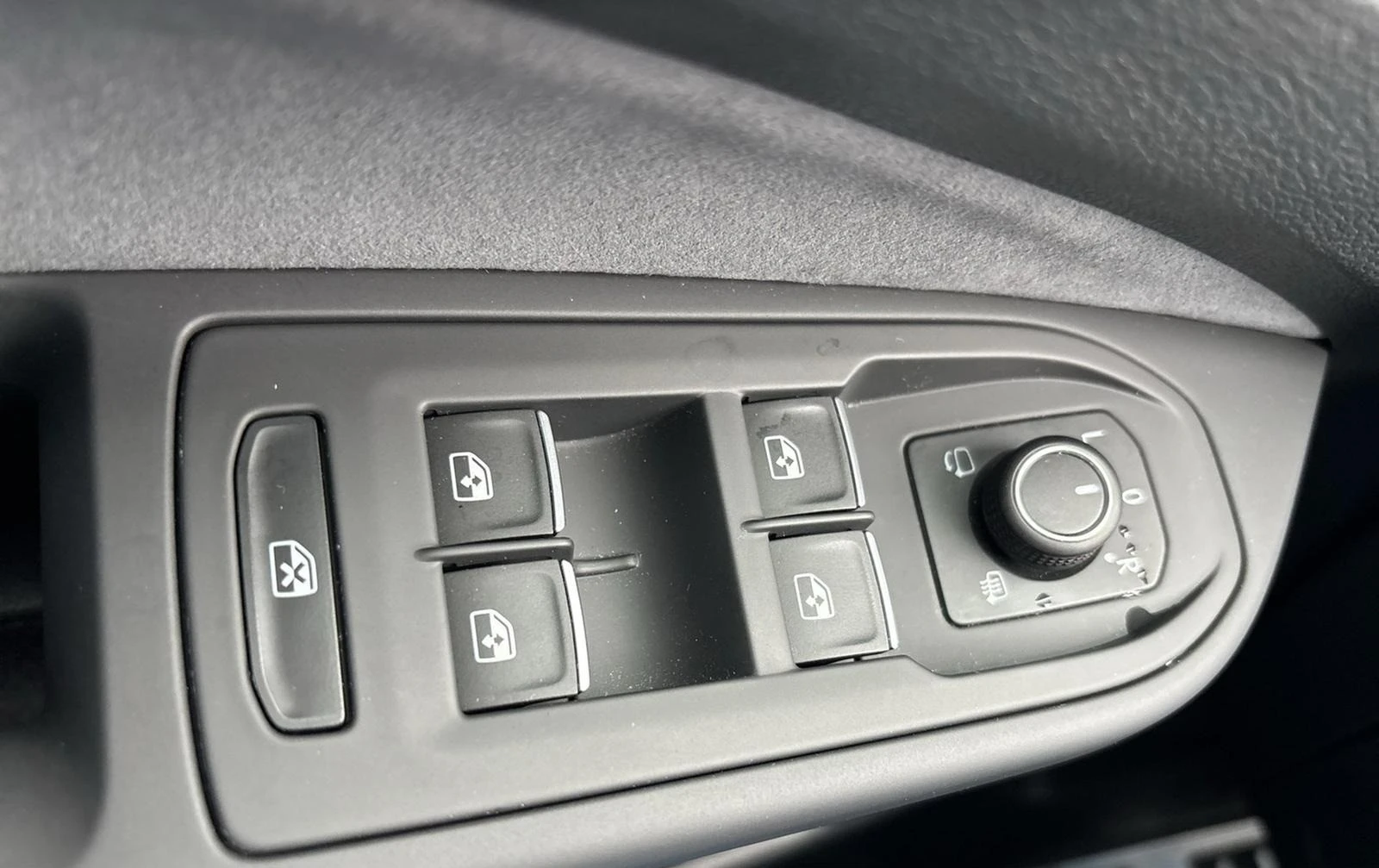 VW Golf 2.0 TSI 4MOTION R-LINE VARIANT BLACK-STYLE MATRIX - изображение 10