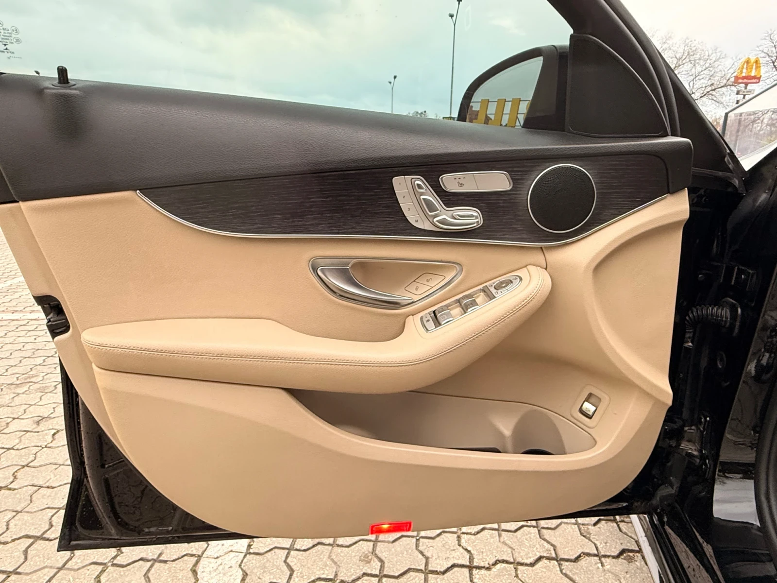 Mercedes-Benz C 300 AMG Line Virtual Cockpit MULTIBEAM 4Matic, снимка 11 - Автомобили и джипове - 53966497