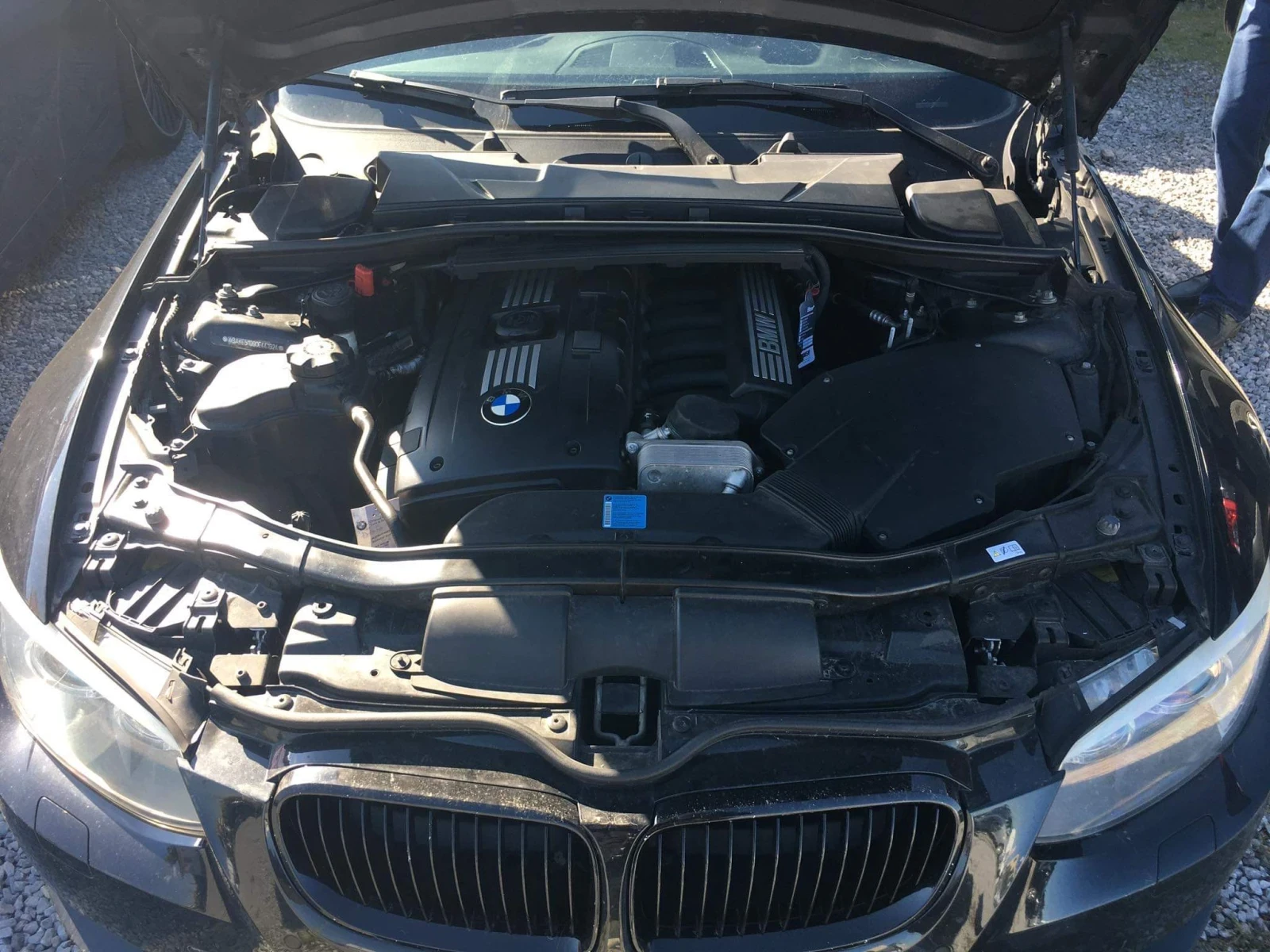 BMW 325 LCI, снимка 16 - Автомобили и джипове - 54318684