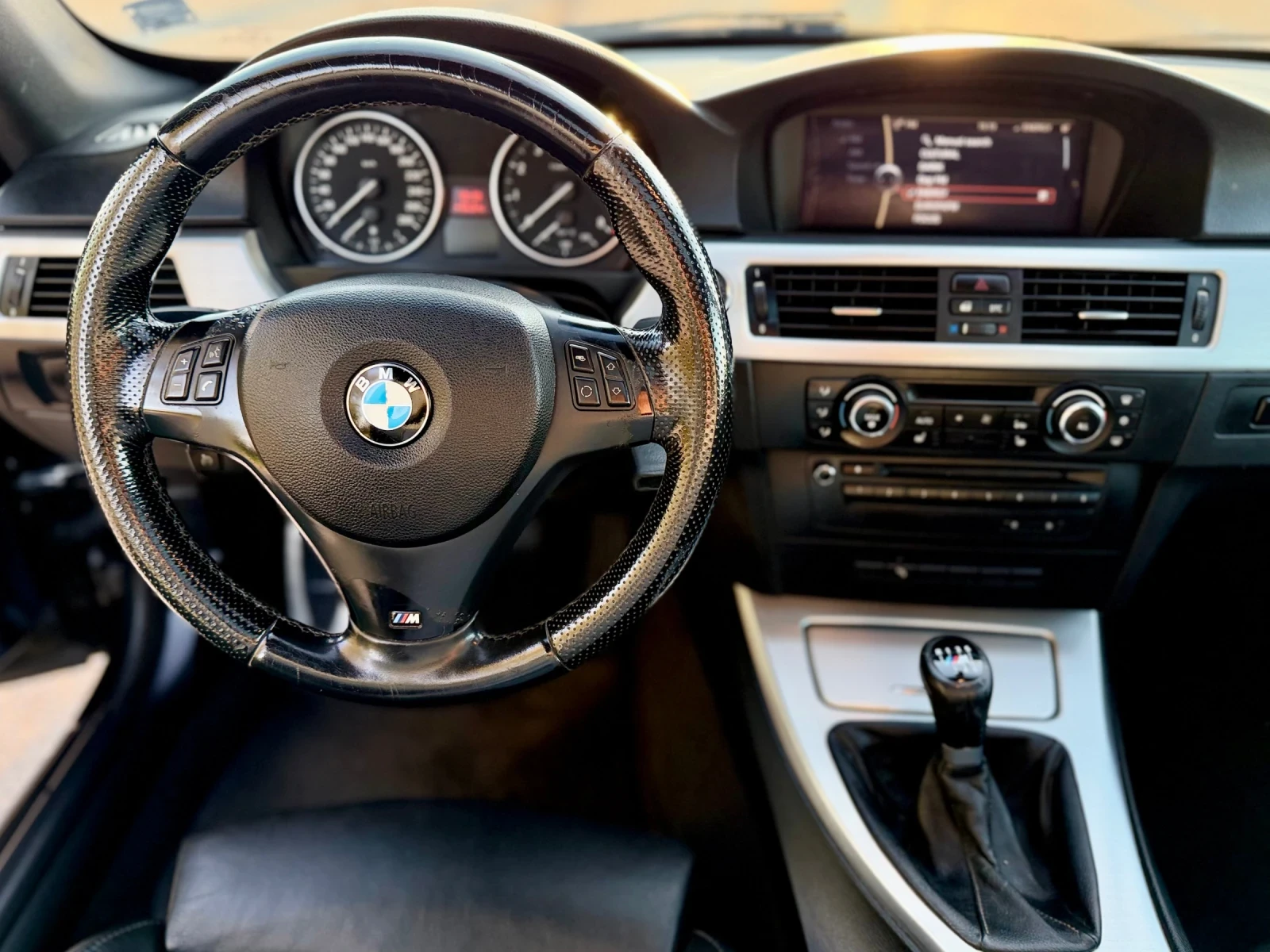 BMW 325 LCI, снимка 12 - Автомобили и джипове - 54318684