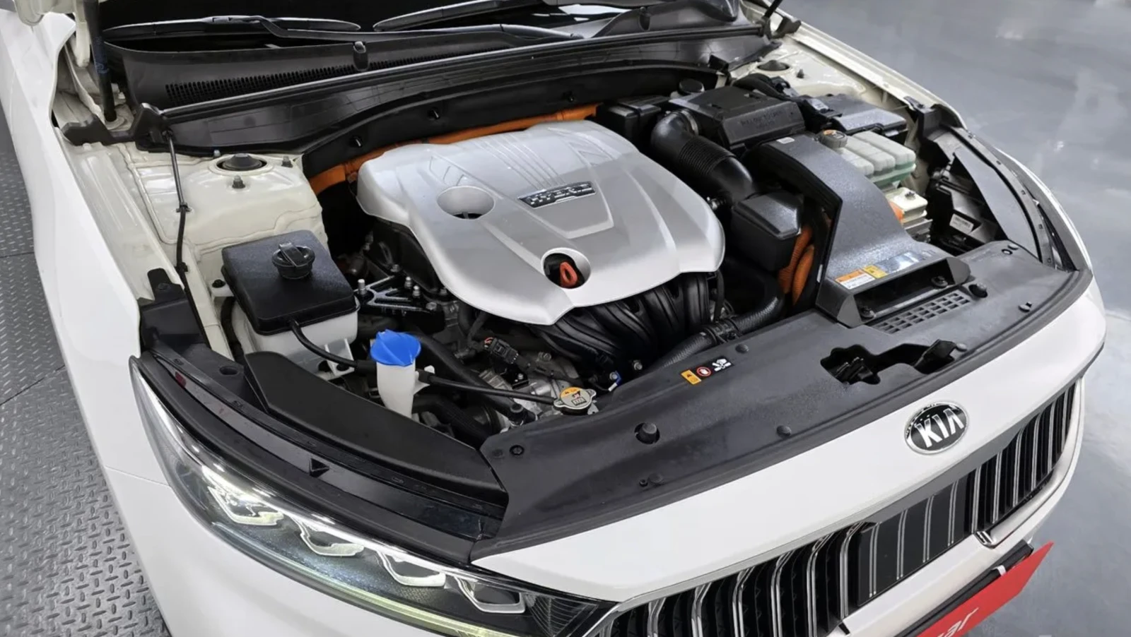 Kia K7 2.4 HYBRID / KRELL МУЗИКА / 360 КАМЕРИ/ ОБДУХВАНЕ , снимка 5 - Автомобили и джипове - 54751756