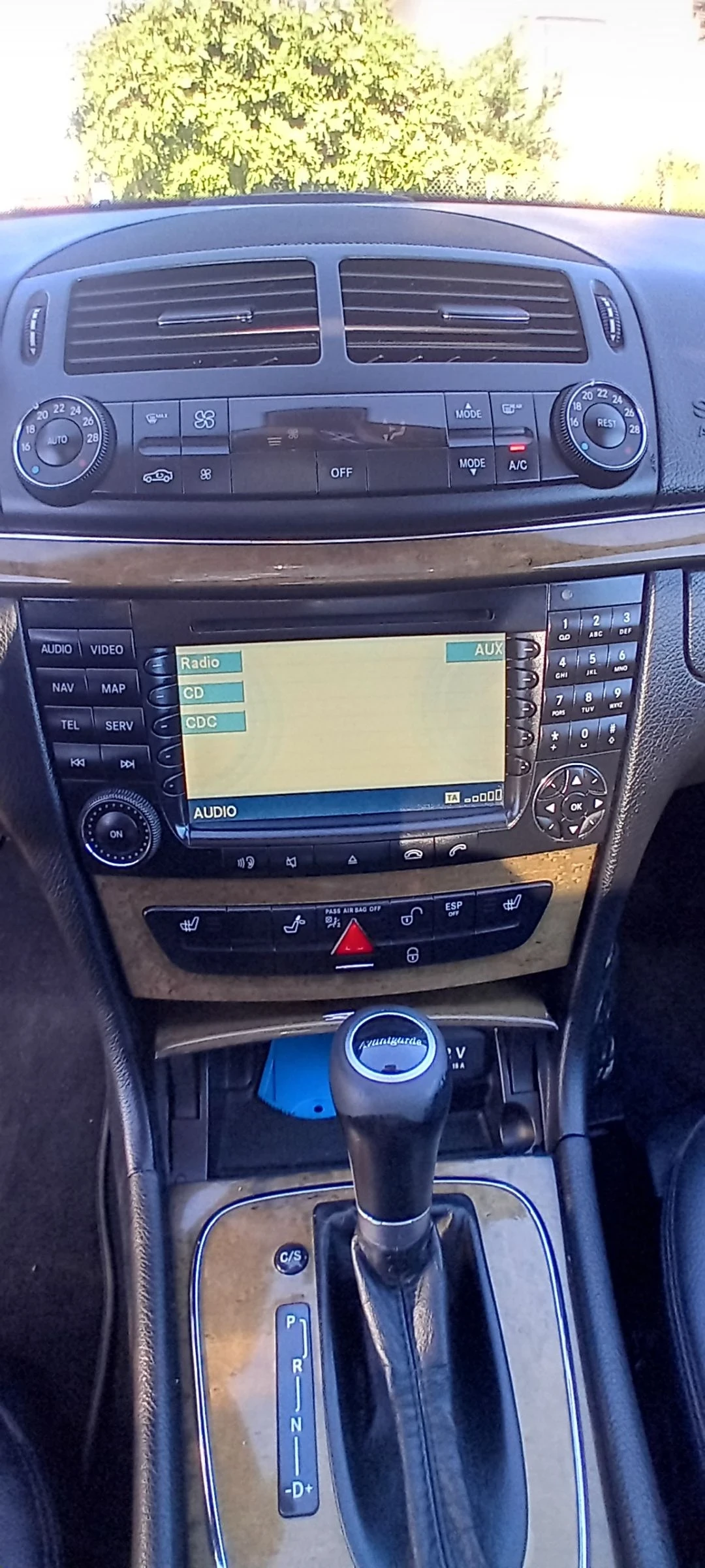 Mercedes-Benz E 320 Avantgarde, снимка 11 - Автомобили и джипове - 55238712