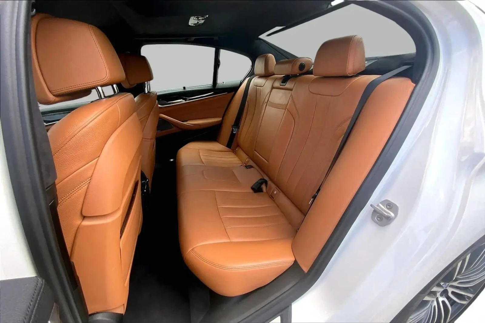 BMW 540 xDrive* M PACK* 360* HUD* DISTRO* H/K* ОБДУХВАНЕ, снимка 7 - Автомобили и джипове - 55458764