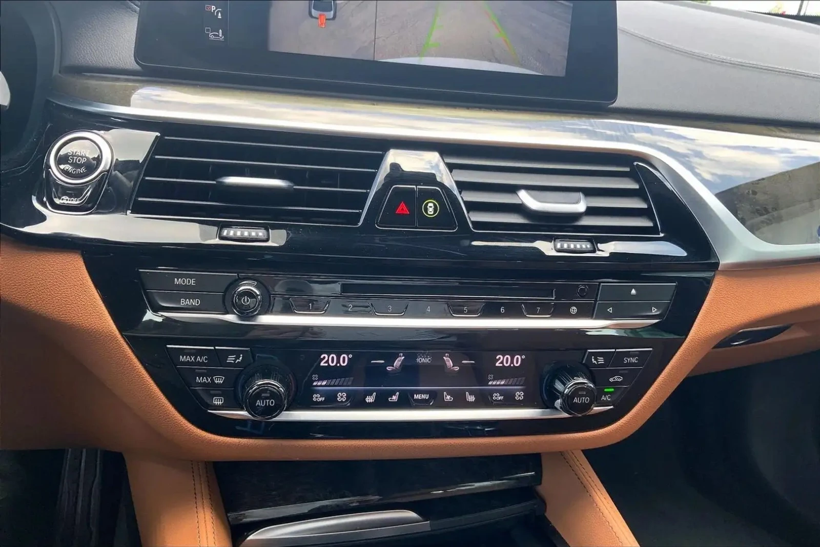 BMW 540 xDrive* M PACK* 360* HUD* DISTRO* H/K* ОБДУХВАНЕ, снимка 4 - Автомобили и джипове - 55458764