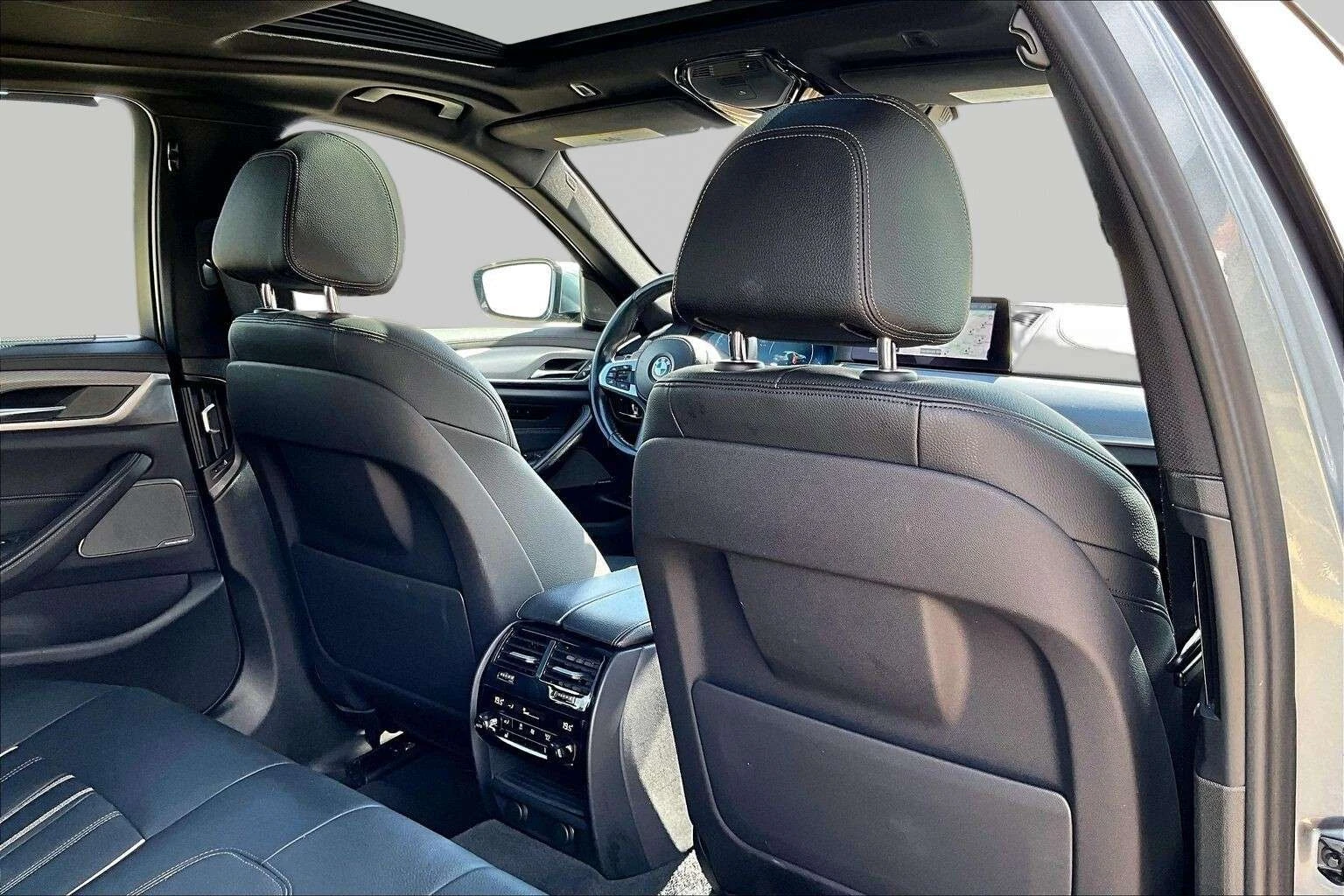 BMW 540 * 540i Premium Pkg | Driver Assist Pkg | Moonroof , снимка 17 - Автомобили и джипове - 56063097