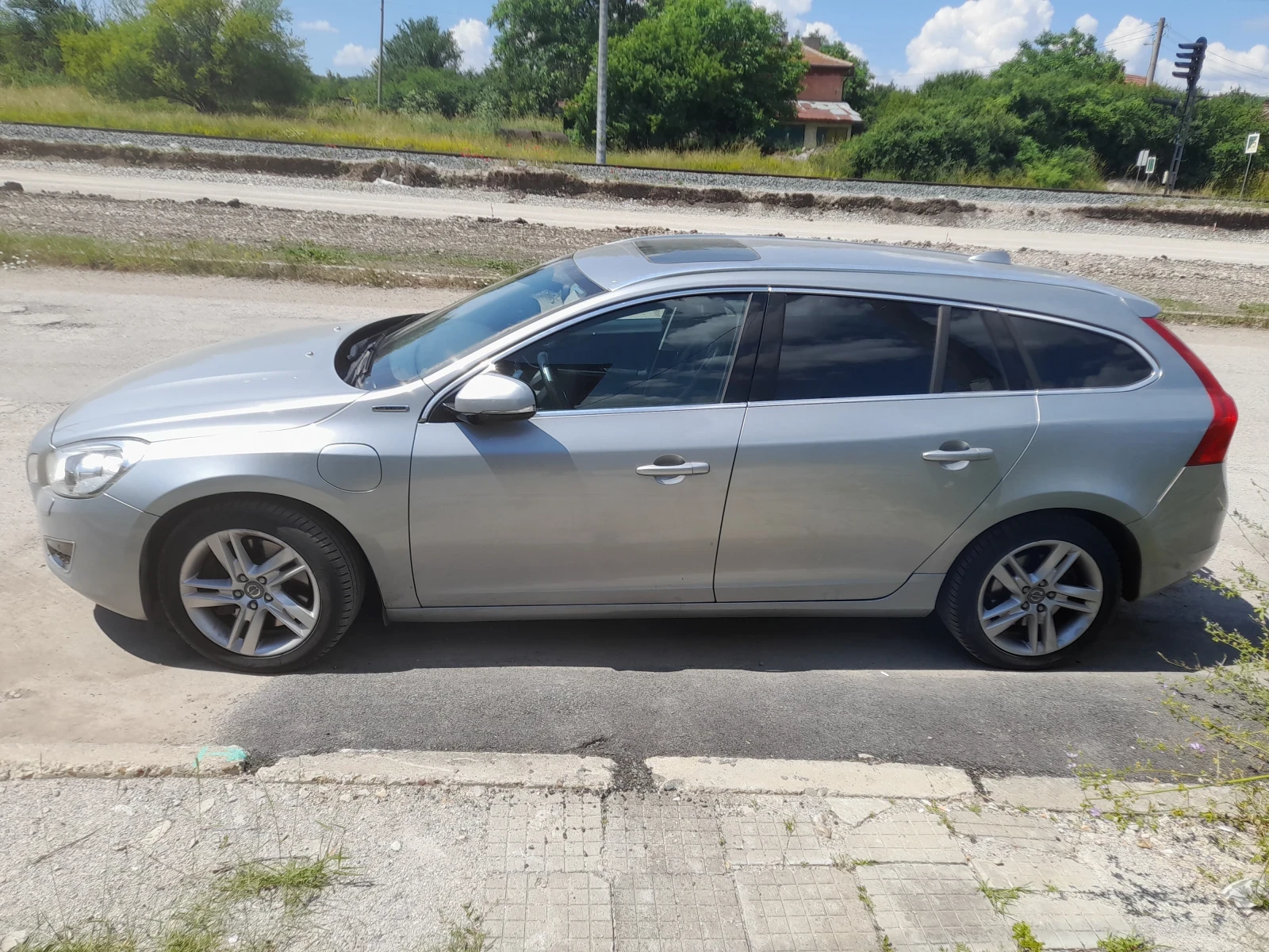 Volvo V60, снимка 3 - Автомобили и джипове - 56231606