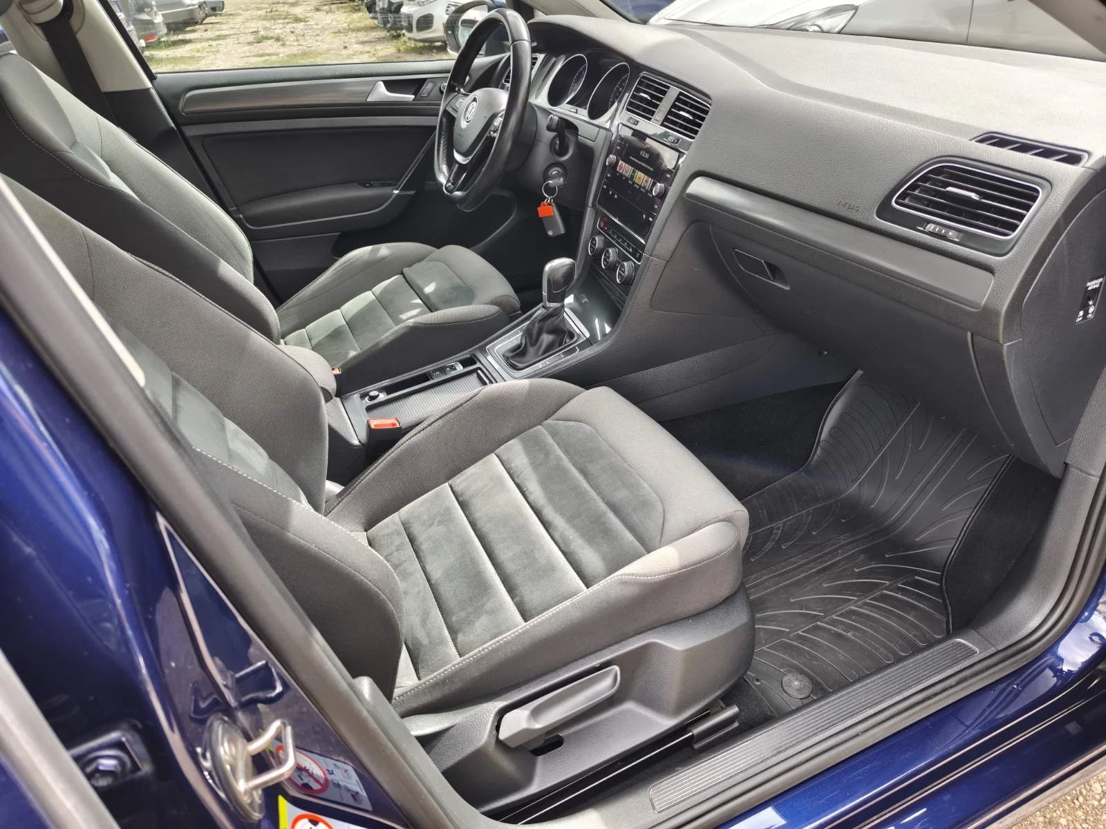 VW Golf 1.6 Tdi 116 kc. E6, снимка 13 - Автомобили и джипове - 56258367