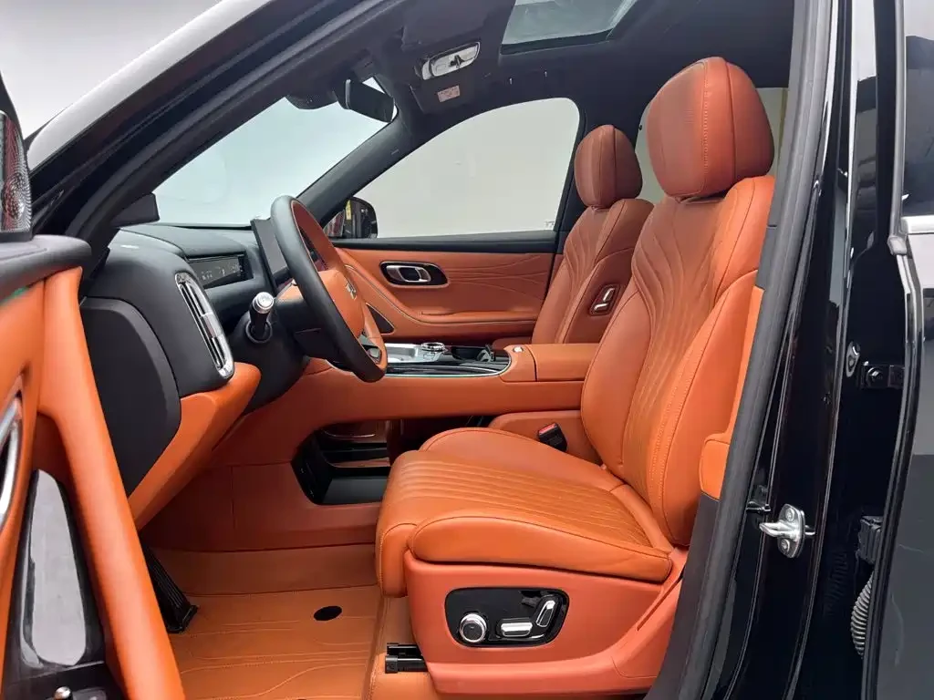 Geely Galaxy M9 210km 4WD, снимка 15 - Автомобили и джипове - 56715120