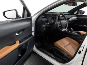 Lexus UX, снимка 10