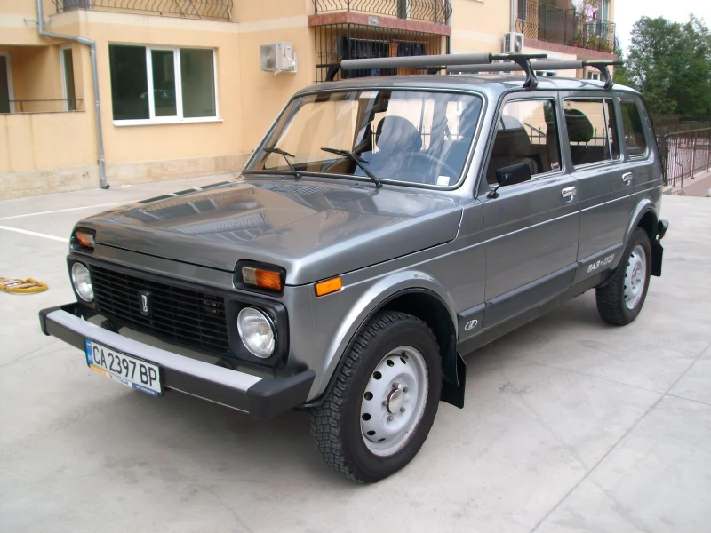 Lada Niva 1.7i 39 000 km 5 vr. KATO NOVA, снимка 1 - Автомобили и джипове - 48603225