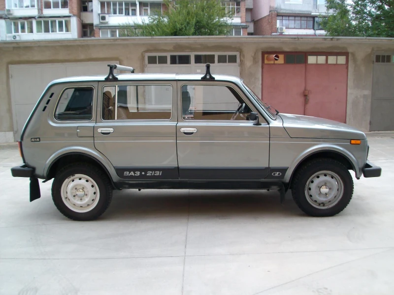 Lada Niva 1.7i 39 000 km 5 vr. KATO NOVA, снимка 4 - Автомобили и джипове - 48603225