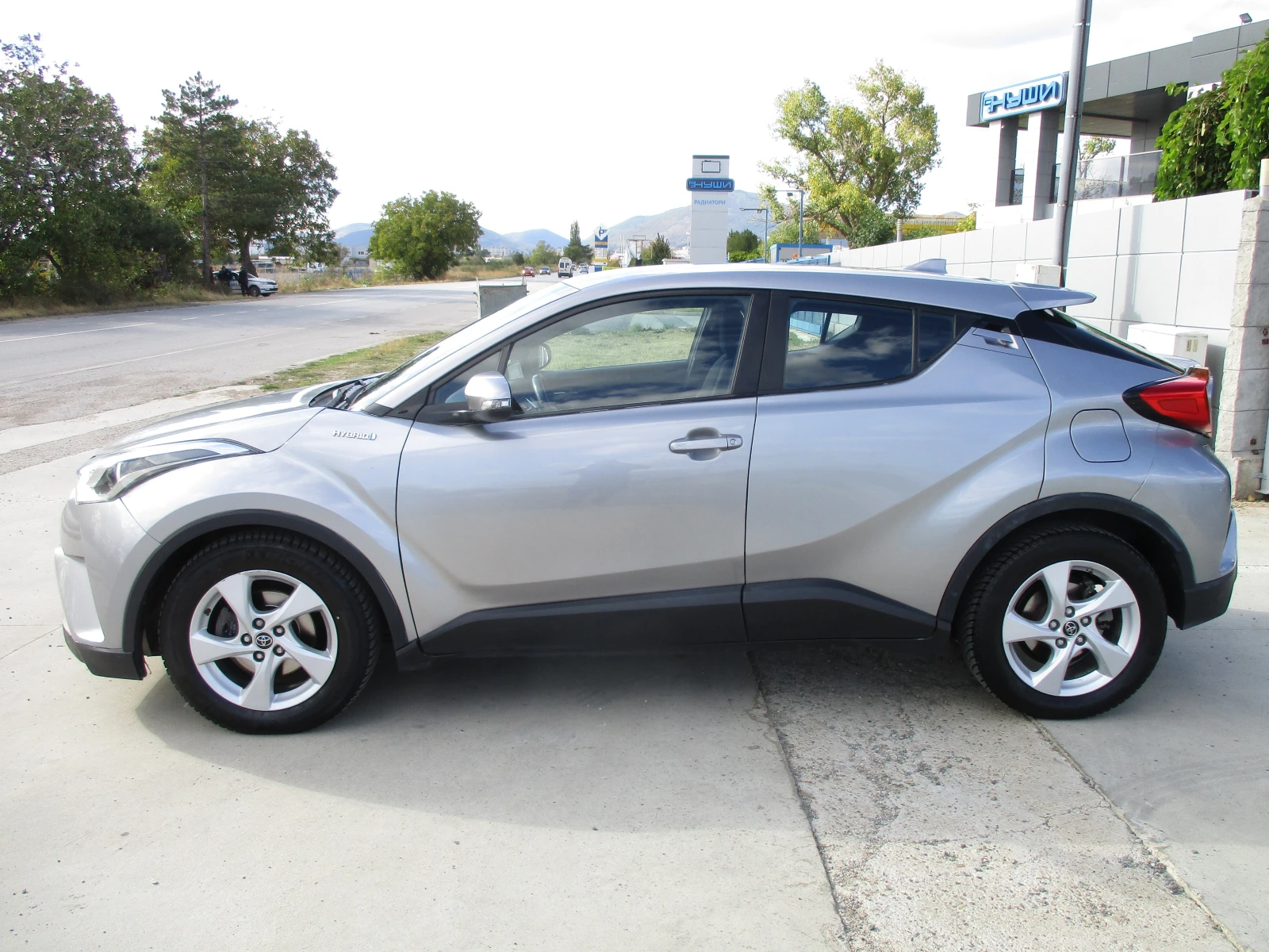 Toyota C-HR 1.8/БЕНЗИН-ХИБРИД/97кс./КАТО НОВА - изображение 7