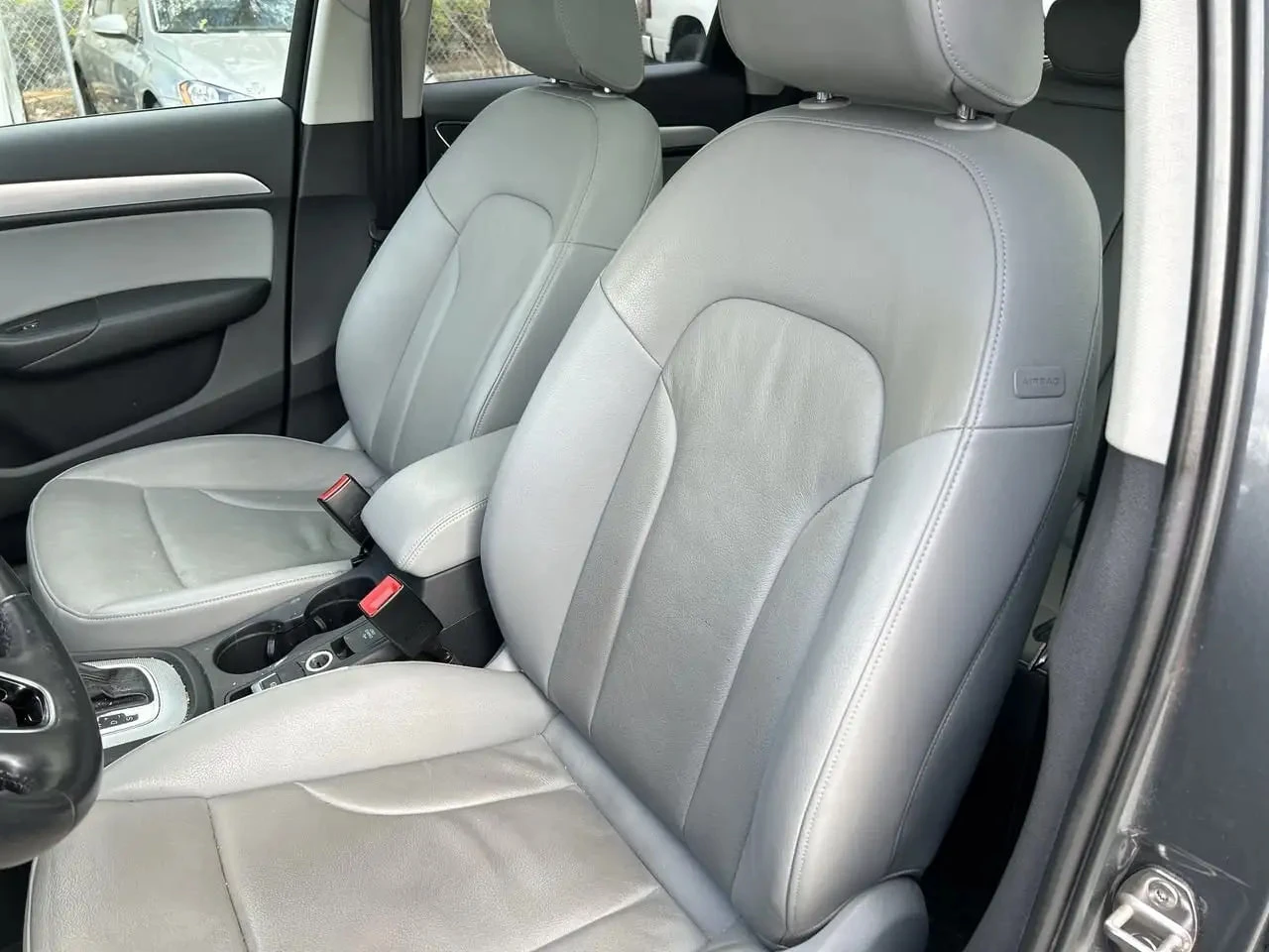 Audi Q3 * quattro Premium Plus * CARFAX * ЦЕНА ДО БГ, снимка 13 - Автомобили и джипове - 54380585