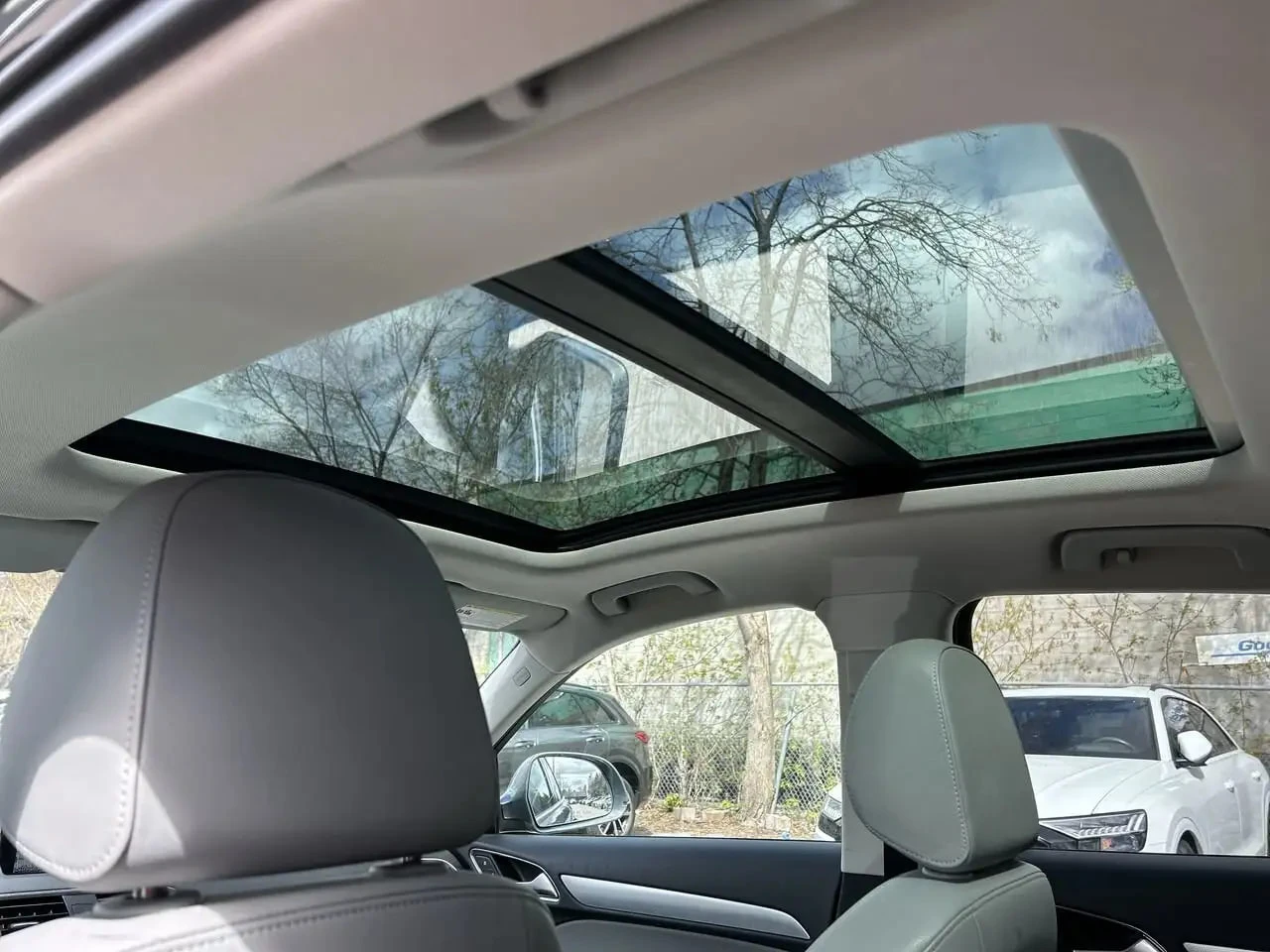 Audi Q3 * quattro Premium Plus * CARFAX * ЦЕНА ДО БГ, снимка 16 - Автомобили и джипове - 54380585