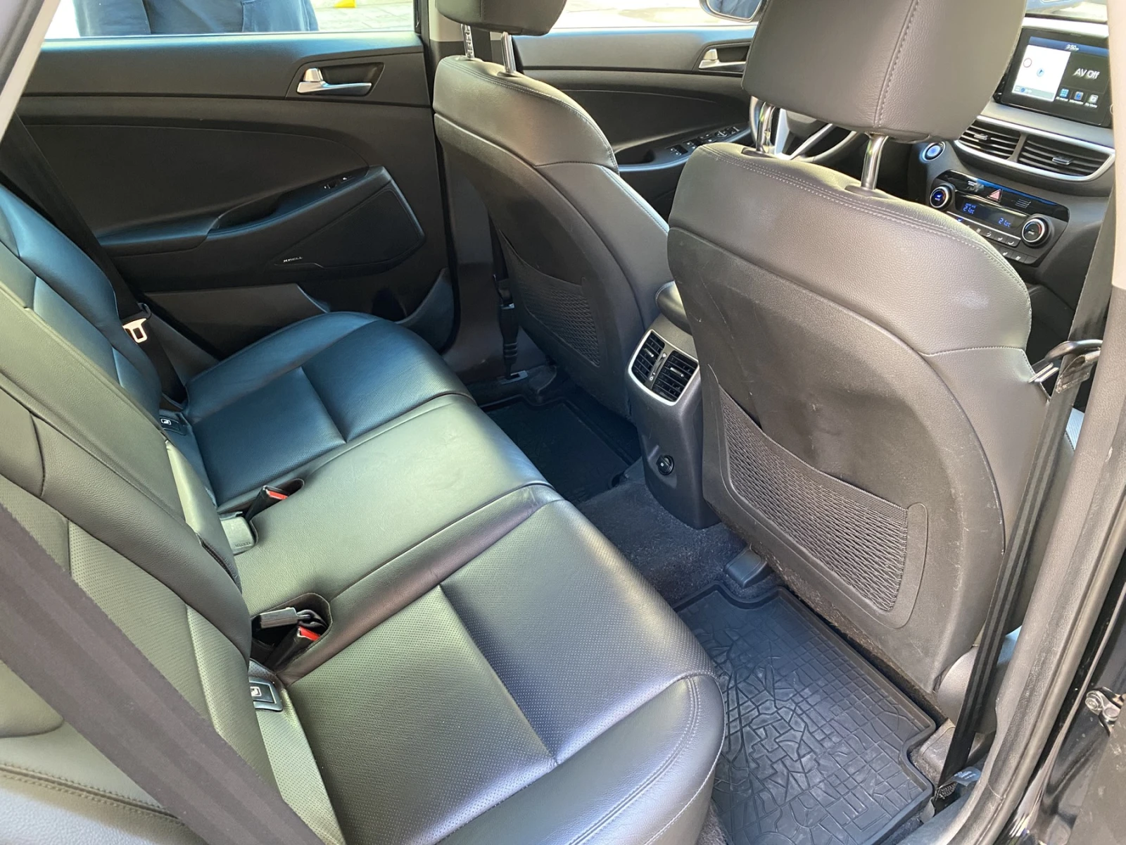 Hyundai Tucson 2.0 CRDI/ 4x4/ 185кс./ Style, снимка 13 - Автомобили и джипове - 54414952