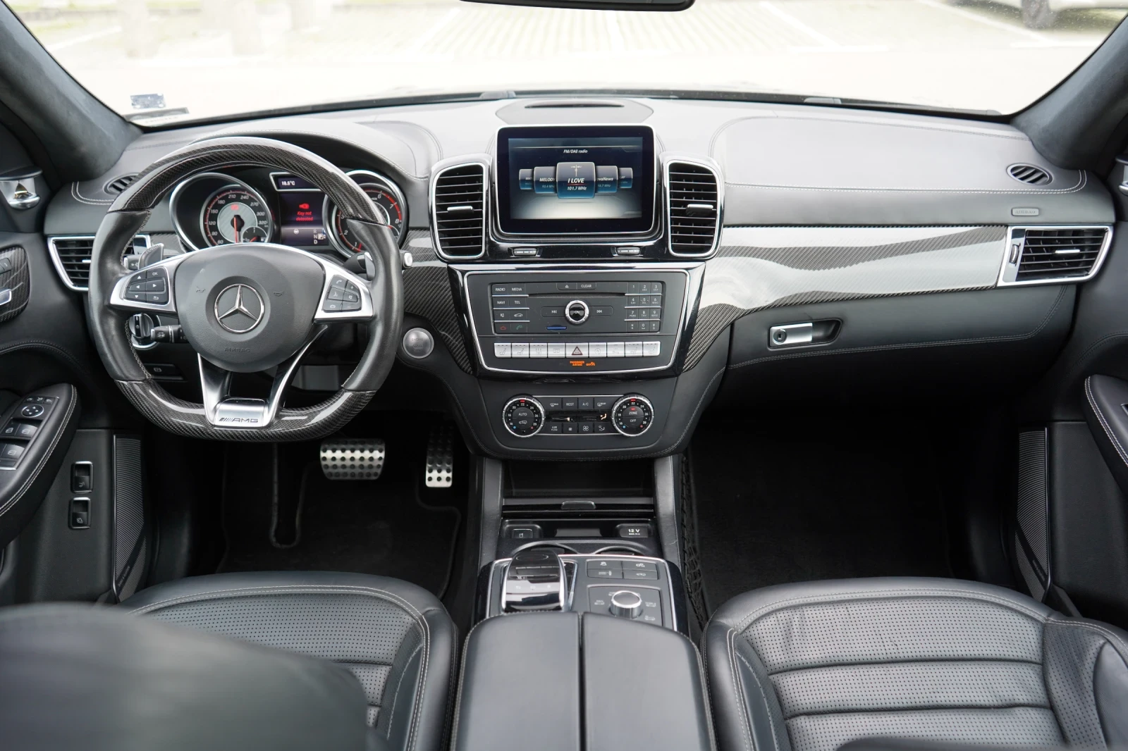 Mercedes-Benz GLE 63 AMG S* B&O* CARBON* DISTR* KEYLESS* 360* TV* PANO, снимка 13 - Автомобили и джипове - 54456098